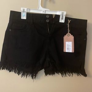 Double Button Frayed Denim Shorts (black)